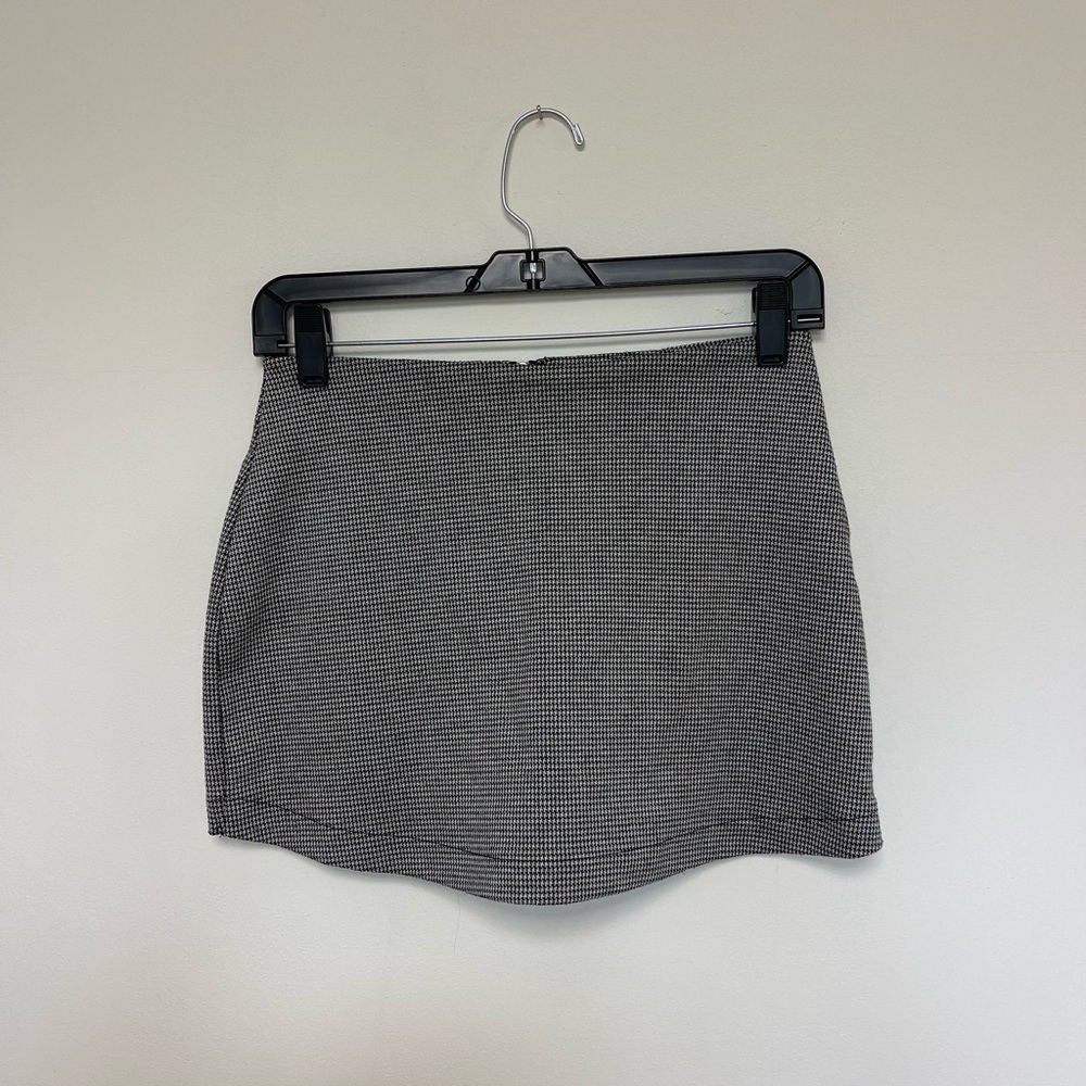 Forever 21 Black & White Houndstooth High-Waist Shorts - Picture 2 of 4
